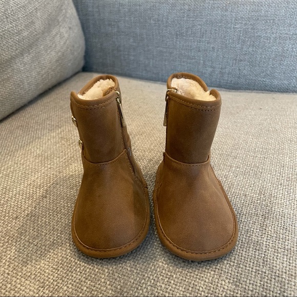 Michael Kors Winter Boots Size 4 - Picture 2 of 4